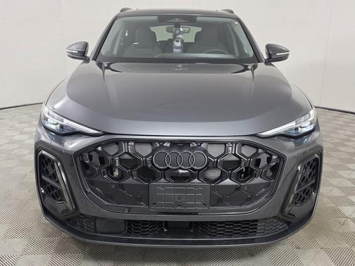 Daytona Gray Pearl Effect 2026 Audi Q5 Premium Plus TFSI quattro S tronic