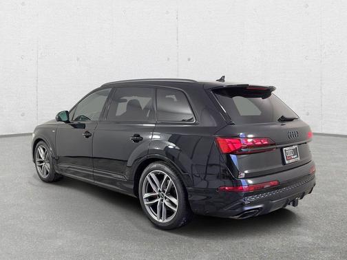 Mythos Black Metallic 2026 Audi Q7 55 Prestige