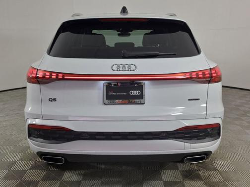 Glacier White Metallic 2025 Audi Q5 Premium TFSI quattro S tronic