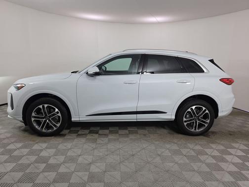 Glacier White Metallic 2025 Audi Q5 Premium TFSI quattro S tronic
