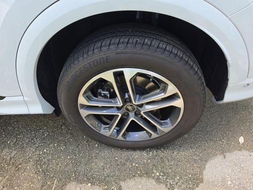 Glacier White Metallic 2025 Audi Q5 Premium TFSI quattro S tronic