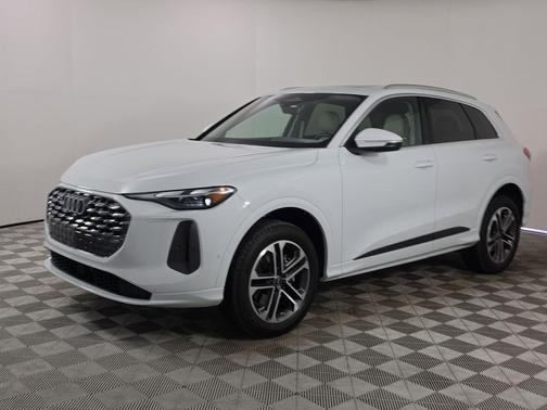 Glacier White Metallic 2025 Audi Q5 Premium TFSI quattro S tronic