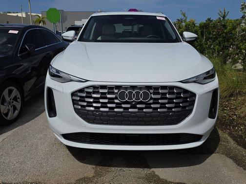 Glacier White Metallic 2025 Audi Q5 Premium TFSI quattro S tronic