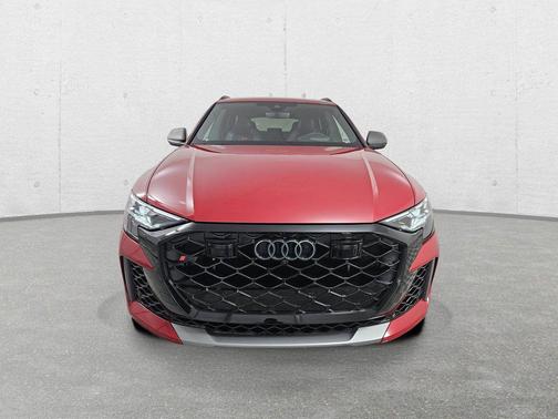 chili red metallic 2026 Audi RS Q8 4.0T