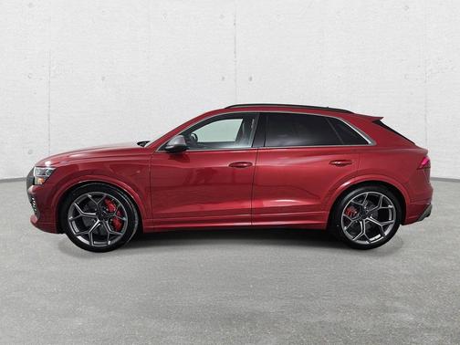 chili red metallic 2026 Audi RS Q8 4.0T