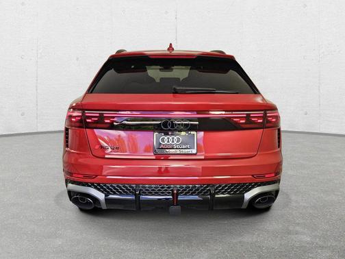 chili red metallic 2026 Audi RS Q8 4.0T