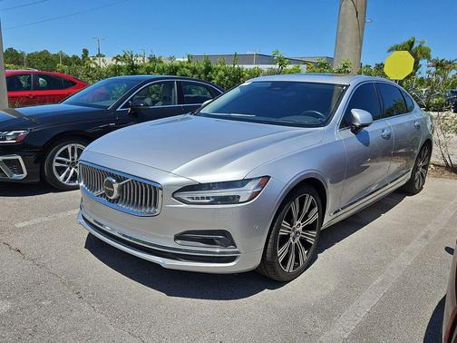 Bright Silver Metallic 2022 Volvo S90 B6 Inscription