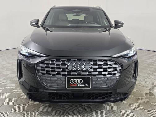 Mythos Black Metallic 2025 Audi Q5 Premium TFSI quattro S tronic