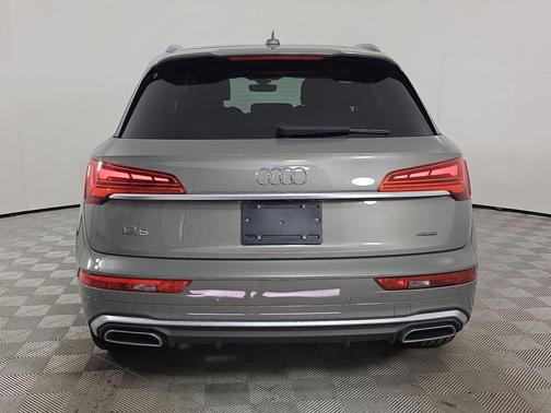 Chronos Gray Metallic 2023 Audi Q5 45 S line Premium Plus