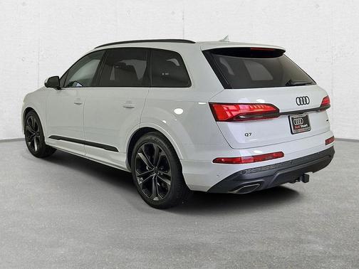 Glacier White Metallic 2026 Audi Q7 55 Premium Plus