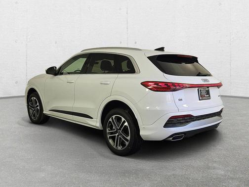 Glacier White Metallic 2026 Audi Q5 Premium TFSI quattro S tronic