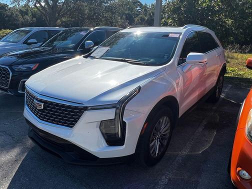 2024 Cadillac XT4 Premium Luxury