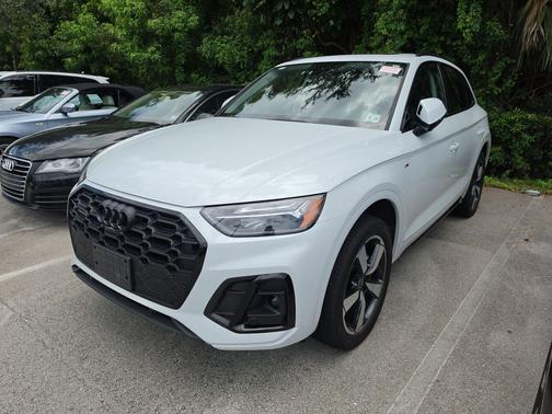 Glacier White 2023 Audi Q5 45 S line Premium Plus