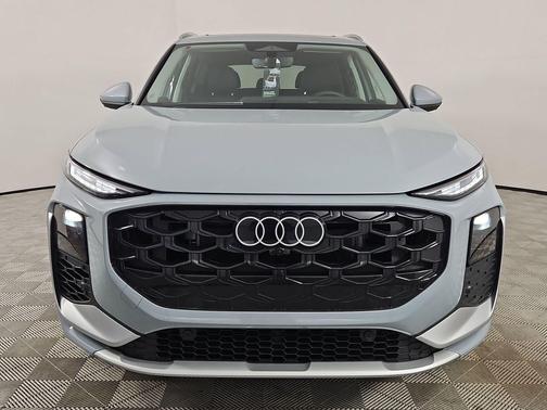 Arrow Gray Pearl Effect 2026 Audi Q3 TFSI quattro S tronic