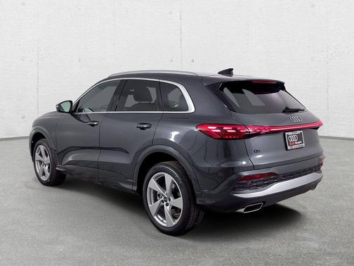 Tambora Gray Metallic 2026 Audi Q5 Premium Plus TFSI quattro S tronic