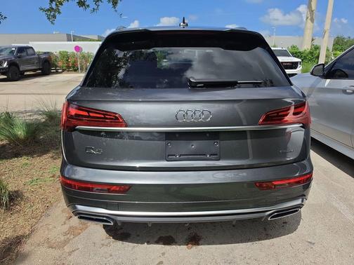 Daytona Gray Pearl Effect 2023 Audi Q5 45 S line Premium Plus