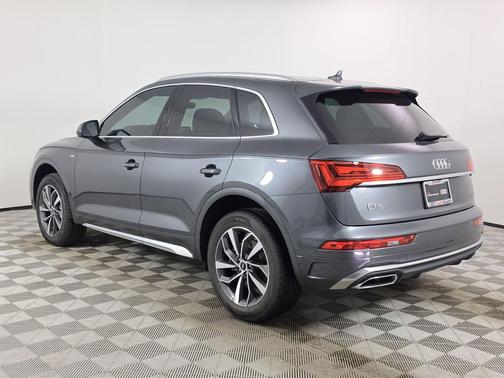 Daytona Gray Pearl Effect 2023 Audi Q5 45 S line Premium Plus