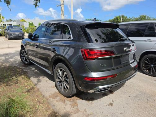 Daytona Gray Pearl Effect 2023 Audi Q5 45 S line Premium Plus