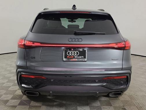 Daytona Gray Pearl Effect 2026 Audi Q5 Prestige TFSI quattro S tronic