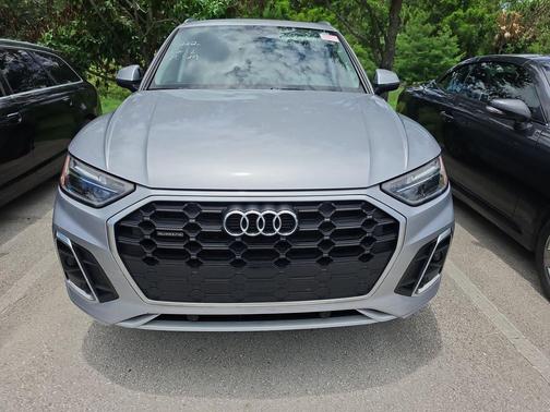 Florett Silver Metallic 2023 Audi Q5 45 S line Premium