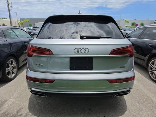 Florett Silver Metallic 2023 Audi Q5 45 S line Premium