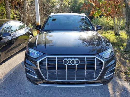 Mythos Black Metallic 2023 Audi Q5 40 Premium