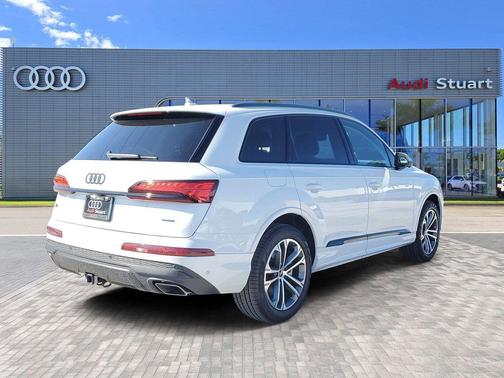 2026 Audi Q7 45 Premium Plus