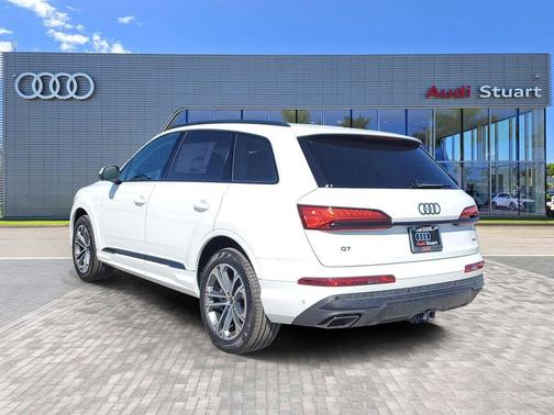 2026 Audi Q7 45 Premium Plus