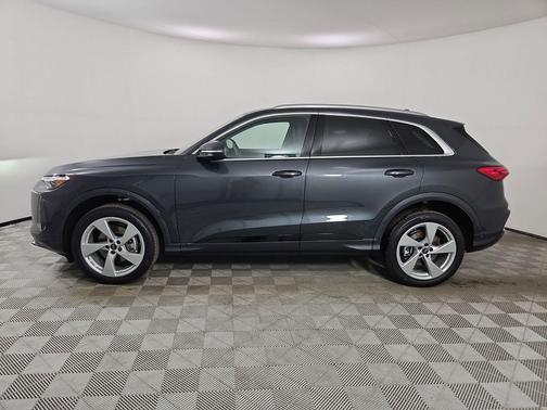 Tambora Gray Metallic 2026 Audi Q5 Premium Plus TFSI quattro S tronic