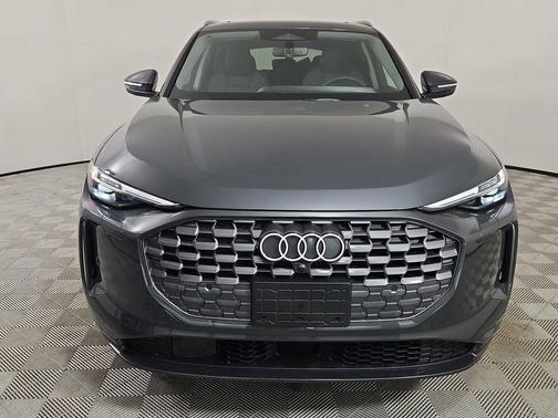 Tambora Gray Metallic 2026 Audi Q5 Premium Plus TFSI quattro S tronic