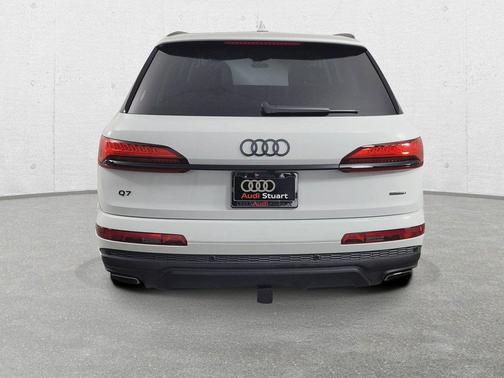 Glacier White Metallic 2026 Audi Q7 55 Premium Plus