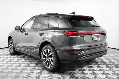 2025 Audi Q6 e-tron Premium Plus quattro