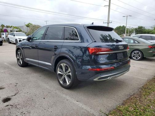 Blue Metallic 2023 Audi Q7 55 Premium Plus