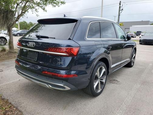 Blue Metallic 2023 Audi Q7 55 Premium Plus