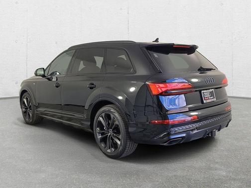Mythos Black Metallic 2026 Audi Q7 55 Premium Plus