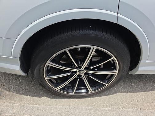 Glacier White 2023 Audi Q7 55 Prestige
