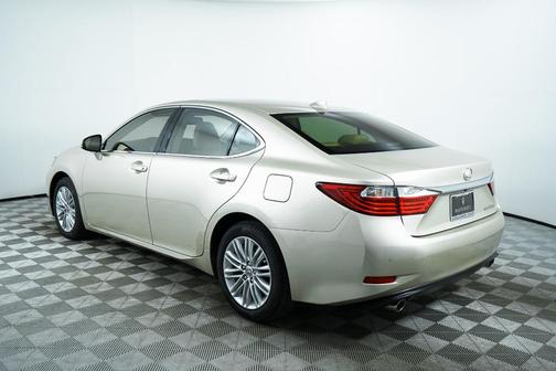 Photo 5 of 48 of 2015 Lexus ES 350 350