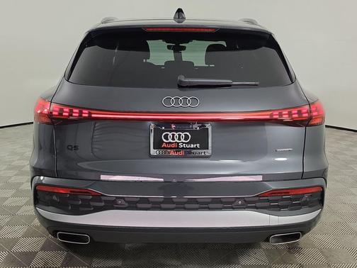 Tambora Gray Metallic 2026 Audi Q5 Premium Plus TFSI quattro S tronic