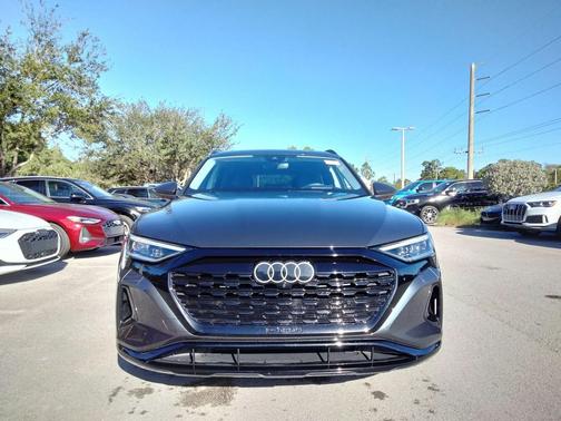 2024 Audi Q8 e-tron Prestige