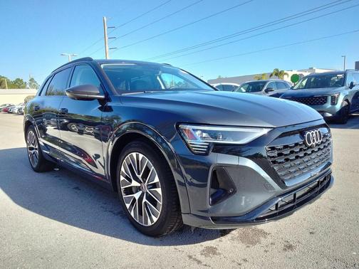 2024 Audi Q8 e-tron Prestige