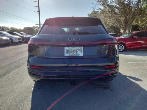 2024 Audi Q8 e-tron Prestige