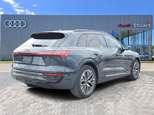 2024 Audi Q8 e-tron Prestige