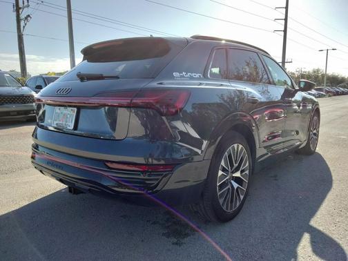 2024 Audi Q8 e-tron Prestige