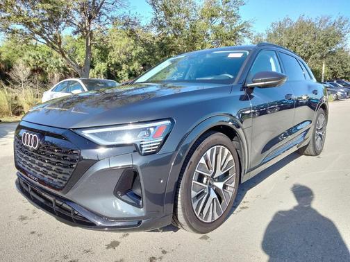 2024 Audi Q8 e-tron Prestige