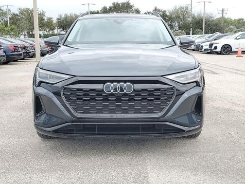 2024 Audi Q8 e-tron Prestige