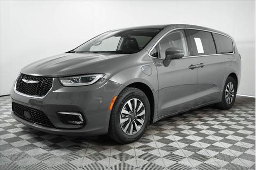 2022 Chrysler Pacifica Hybrid Touring L