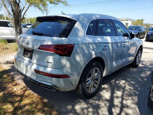 Glacier White Metallic 2022 Audi Q5 45 S line Premium