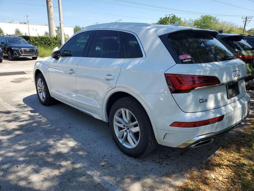 Glacier White Metallic 2022 Audi Q5 45 S line Premium