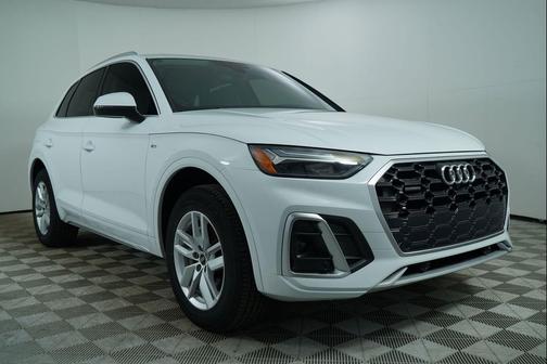 Glacier White Metallic 2022 Audi Q5 45 S line Premium