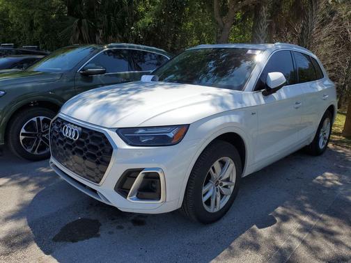 Glacier White Metallic 2022 Audi Q5 45 S line Premium